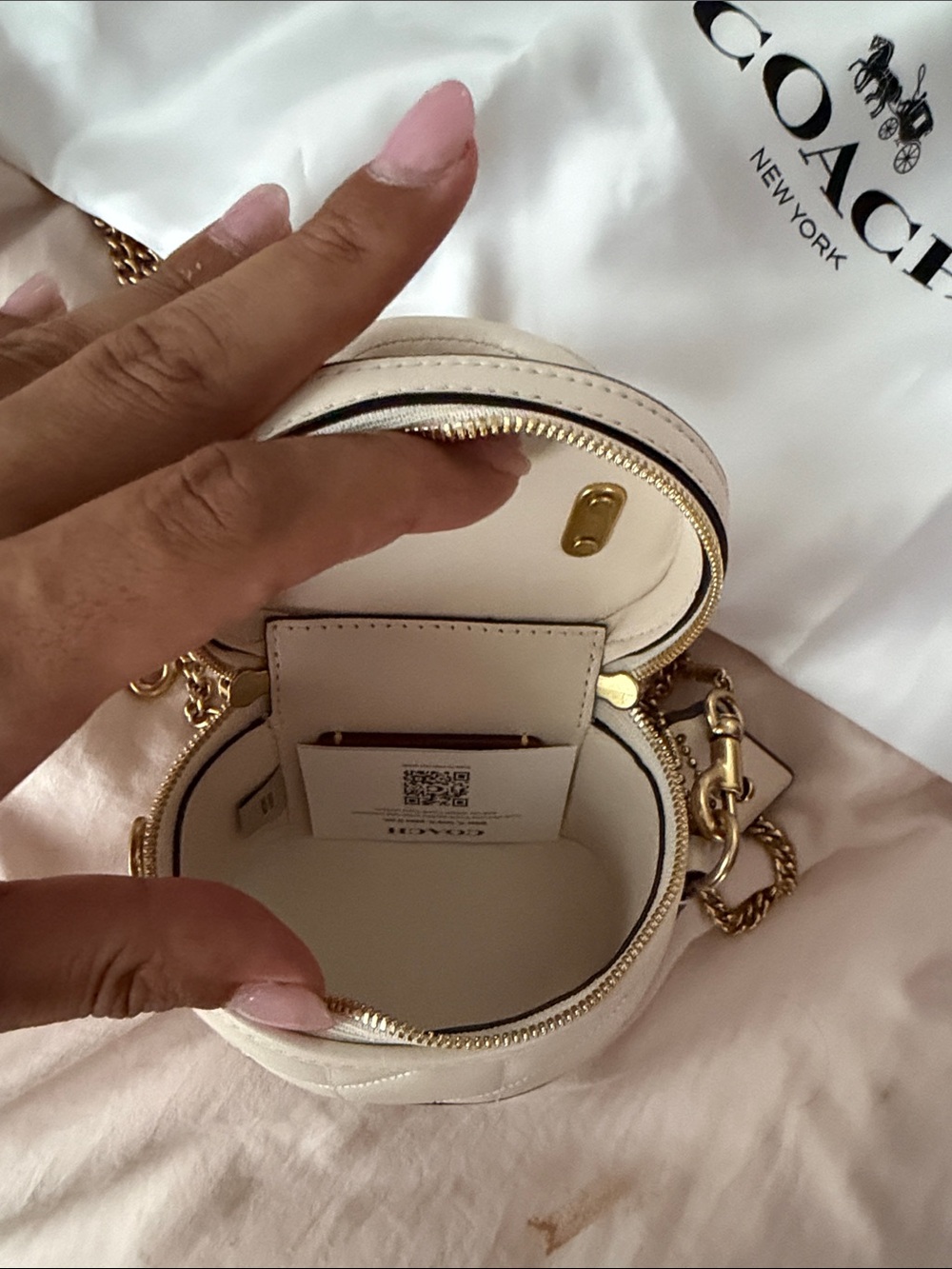 Coach Cream Quilted Leather Crossbody Bag with Gold Chain - Picture 7 of 7